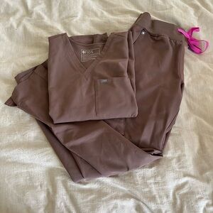 Rare Smokey taupe figs scrub set